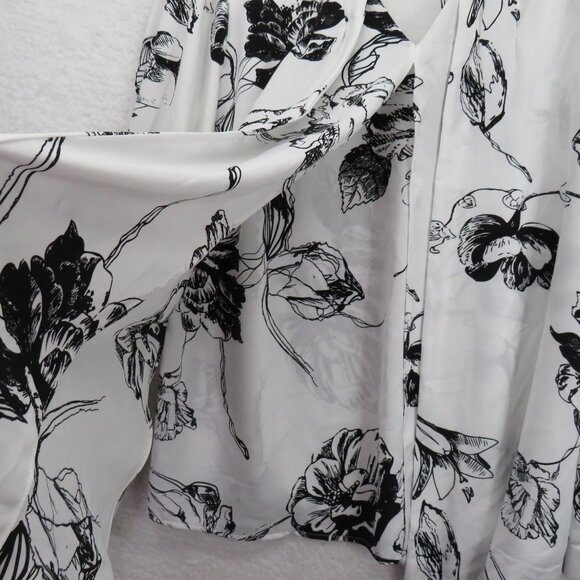 Chicos Shirt Womens Size Large Floral Print White Black Blouse Faux Cardigan - Picture 3 of 12